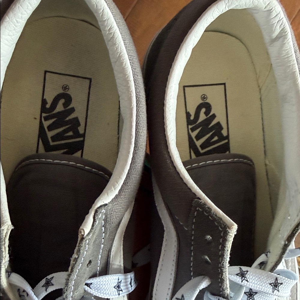 Women’s 9 Vans Old Skool Skate Shoe in Grey and White - Picture 5 of 8